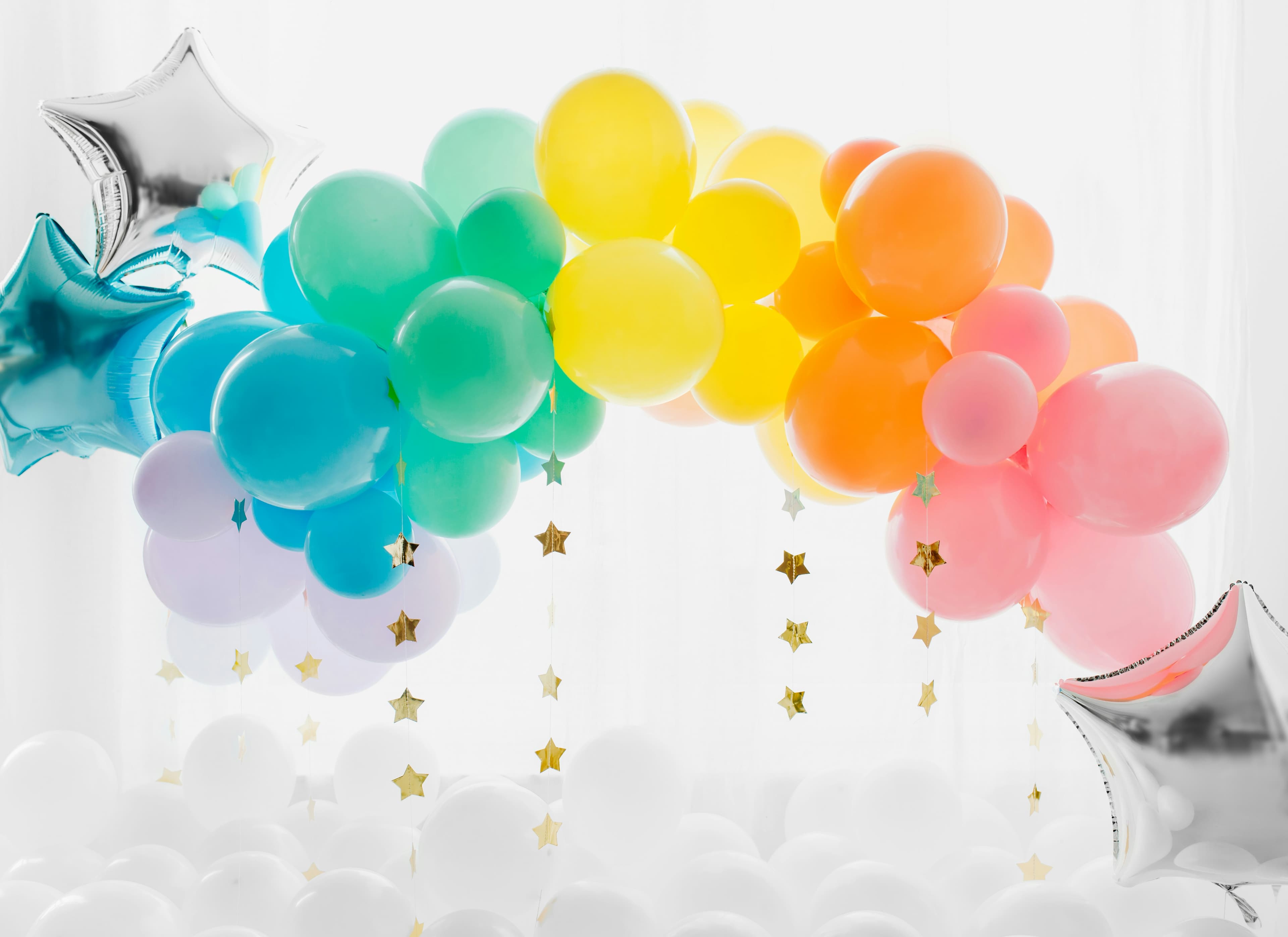 Arche de ballons pastel pour une fête de bébé